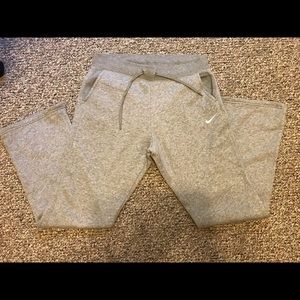 Women’s Nike grey fleece sweatpants size large L